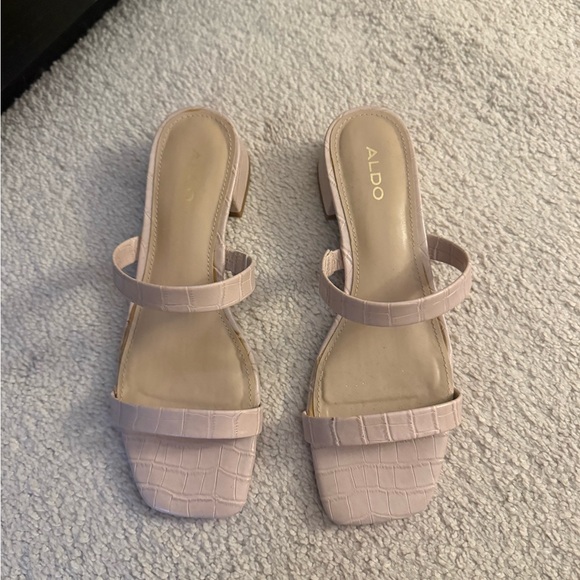 Pink sandals - Picture 2 of 2